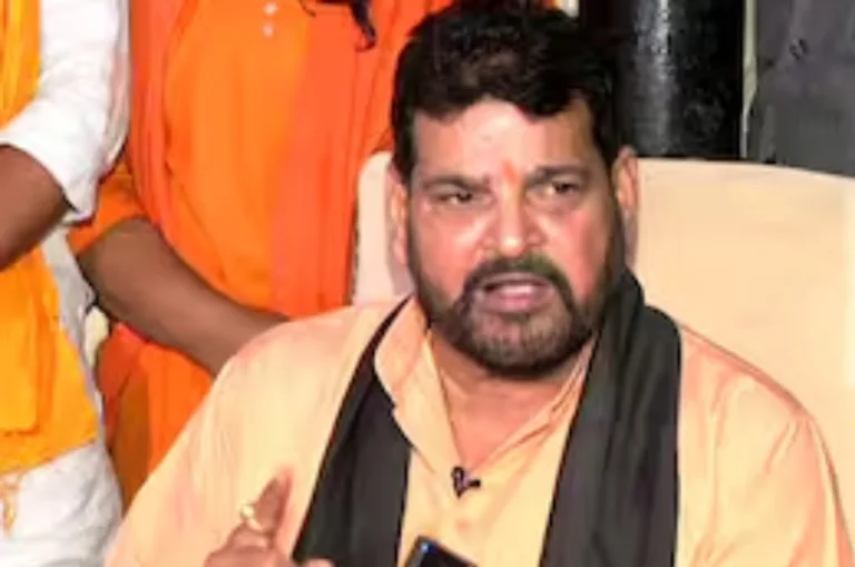 राम मंदिर चढ़ावा विवाद: ‘सच बोलूंगा तो परेशानी में आ जाऊंगा’, बृजभूषण शरण सिंह के बयान से बढ़ी चर्चा