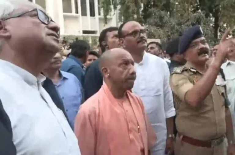 लखनऊ अग्निकांड: कोचिंग सेंटर में भीषण आग से 15 की मौत, घटनास्थल और KGMU पहुंचे CM योगी