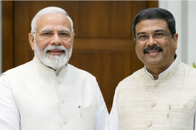 मोदी कैबिनेट में फेरबदल की अटकलें तेज, धर्मेंद्र प्रधान समेत 2 मंत्री हो सकते हैं बाहर,नीतीश कुमार को मौके के आसार