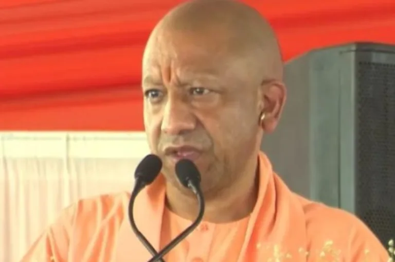 श्रीराम मंदिर तीर्थ क्षेत्र दान प्रकरण में पहली एफआईआर के बाद सीएम योगी ने कहा- एसआईटी रिपोर्ट आते ही शुरू हो गई कार्रवाई