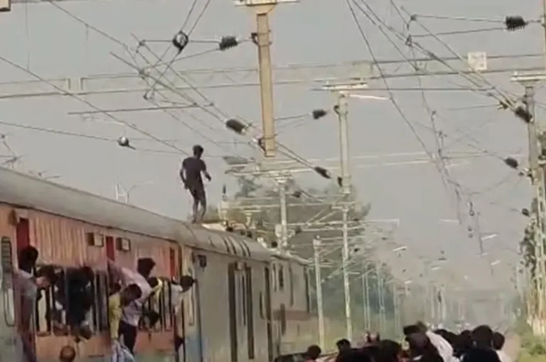 अयोध्या कैंट स्टेशन पर युवक का हाईवोल्टेज ड्रामा, ट्रेन की छत पर चढ़कर किया हंगामा