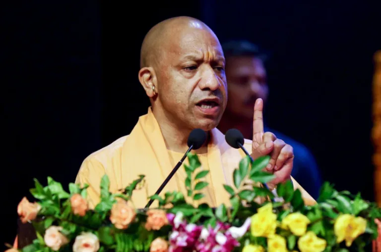‘राम भक्तों पर गोली चलाने वाले अयोध्या को क्या धार्मिक नगरी बनाएंगे?’ CM योगी का अखिलेश यादव पर तीखा पलटवार