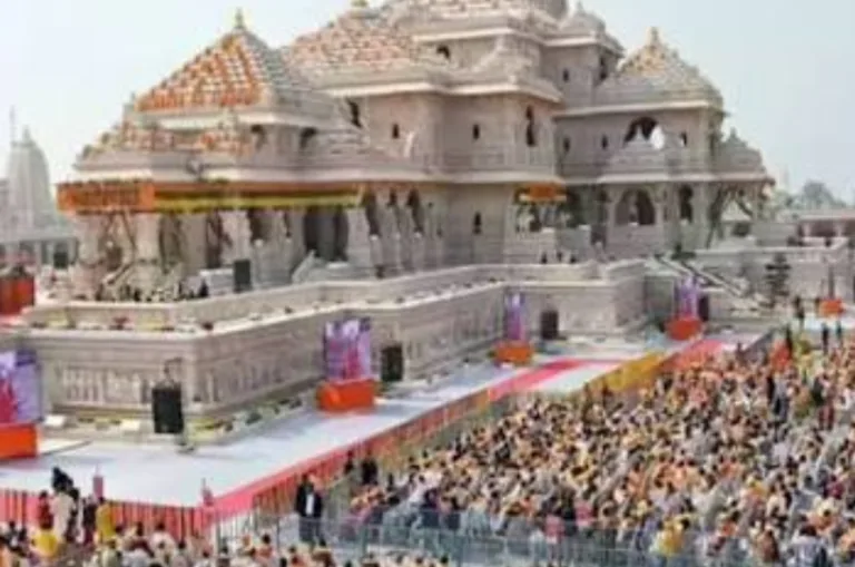 राम मंदिर चंदा प्रकरण के बावजूद अडिग रही श्रद्धा, अयोध्या में उमड़ रहे देश-विदेश के श्रद्धालु