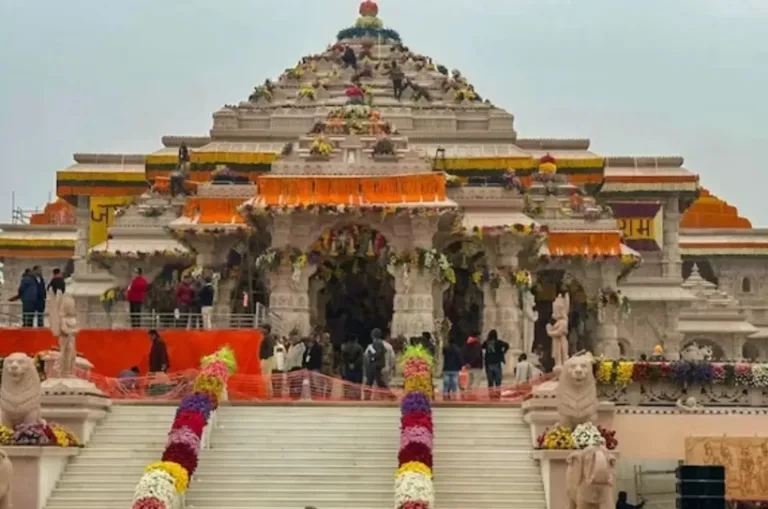 राम मंदिर दान घोटाला: आरोपी ने महिला मित्र को दिए ₹2 लाख और महंगा मोबाइल, पुलिस ने खंगाला ₹15 लाख का लेनदेन