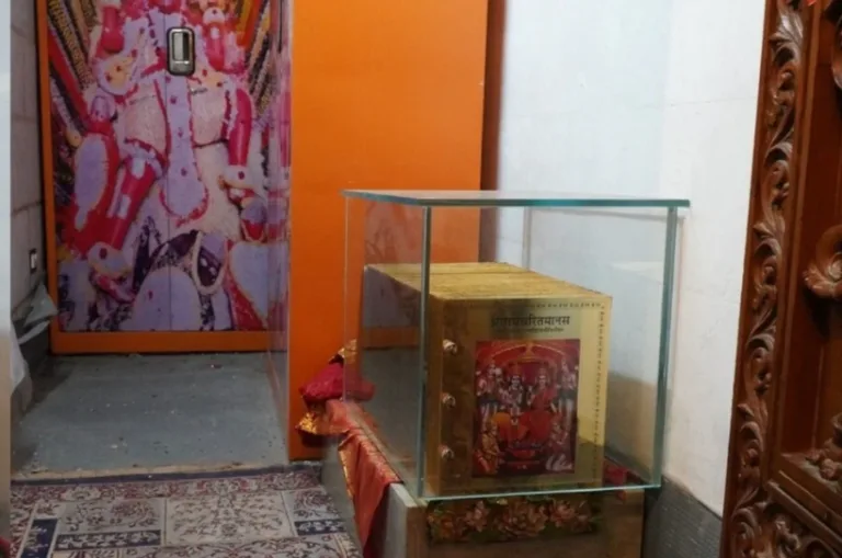 राम मंदिर में सोने की रामचरितमानस गायब होने के आरोप पर ट्रस्ट का जवाब, कहा- सुरक्षित रखी गई है