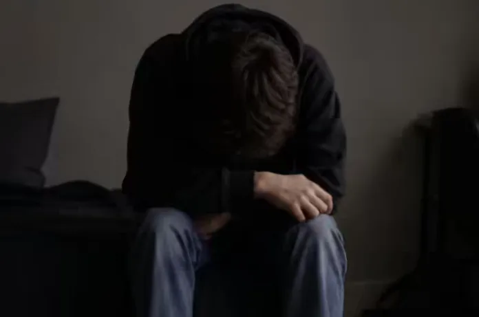 14 साल के लड़के से कहा- घर आओ, पहुंचा तो गेट बंद कर लिया, फिर टीचर ने की घिनौनी हरकत