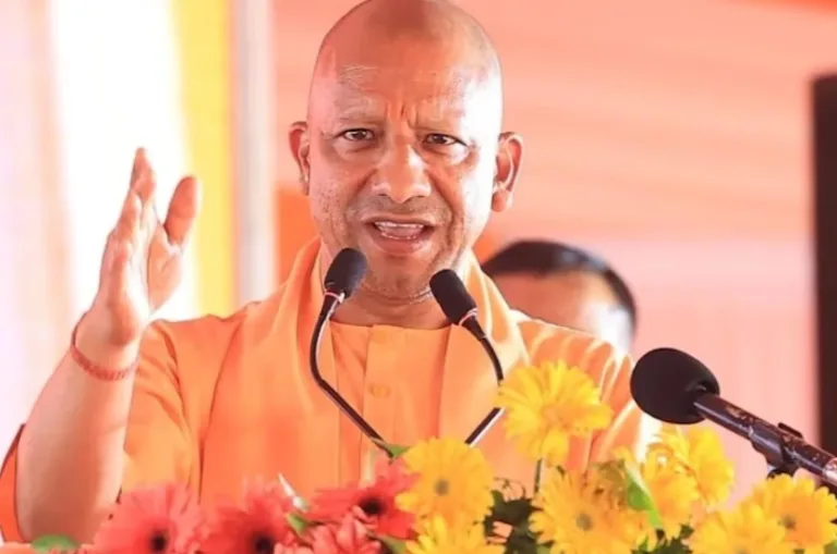 अयोध्या में CM योगी का विपक्ष पर हमला, बोले- ‘हनुमानगढ़ी की सीढ़ियों पर नमाज पढ़वाने का पाप किसने कराया?’