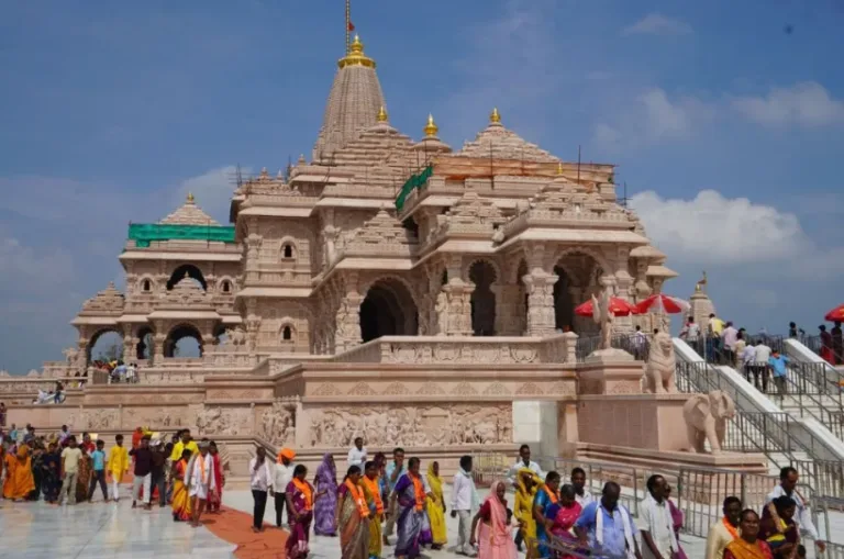 राम मंदिर के पुजारियों का फिर बदला ड्रेस कोड,धार्मिक न्यास समिति की बैठक में अहम फैसला