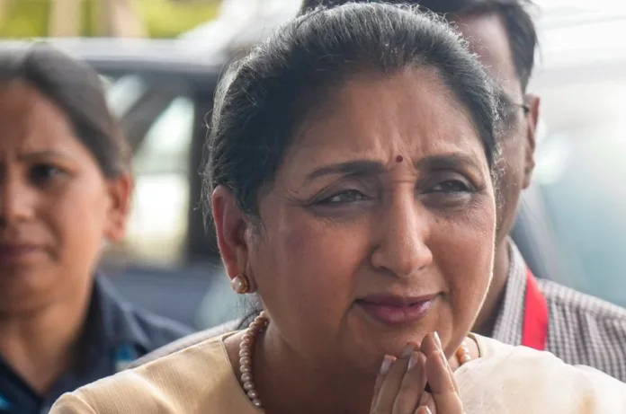 कांग्रेस ने सुनेत्रा पवार को कहा 'गूंगी गुड़िया', मचा सियासी बवाल, NCP कार्यकर्ताओं का प्रदर्शन