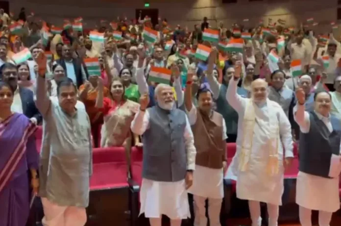 छात्रों के मुद्दे पर NDA का विपक्ष वाले तेवर में, संसद परिसर में मार्च; राहुल गांधी पर साधा निशाना