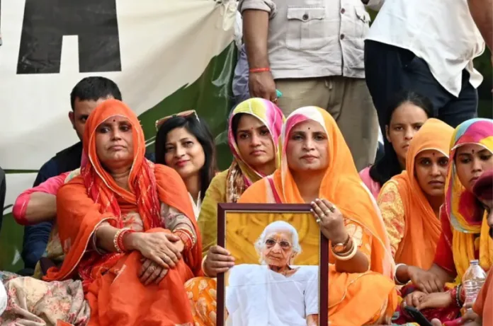 UP चुनाव से पहले आरक्षण के मुद्दे पर सवर्णों की नाराजगी, प्रदर्शन से बढ़ी BJP की चिंता