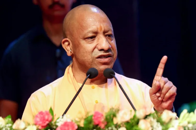 UP News: IAS-IPS-IFS अफसर हर महीने स्कूलों में करेंगे छात्रों से संवाद, करियर और प्रतियोगी परीक्षाओं पर देंगे टिप्स