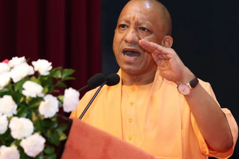 JPNIC को लेकर CM योगी का सपा पर हमला, बोले- ‘दंगों के बादशाह, कर्फ्यू इनकी पहचान’