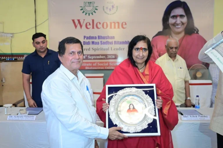 KISS (Kalinga Institute of Social Sciences) का दौरा तीर्थ स्थलों की दिव्यता का प्रतीक, साध्वी ऋतम्भरा बोलीं- ‘यही है असली भारत’