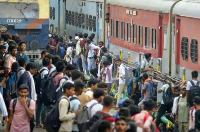 UP PET 2026: PET अभ्यर्थियों के लिए रेलवे का बड़ा इंतजाम,लखनऊ, गोरखपुर सहित इन शहरो के लिए चलेंगी स्पेशल ट्रेनें